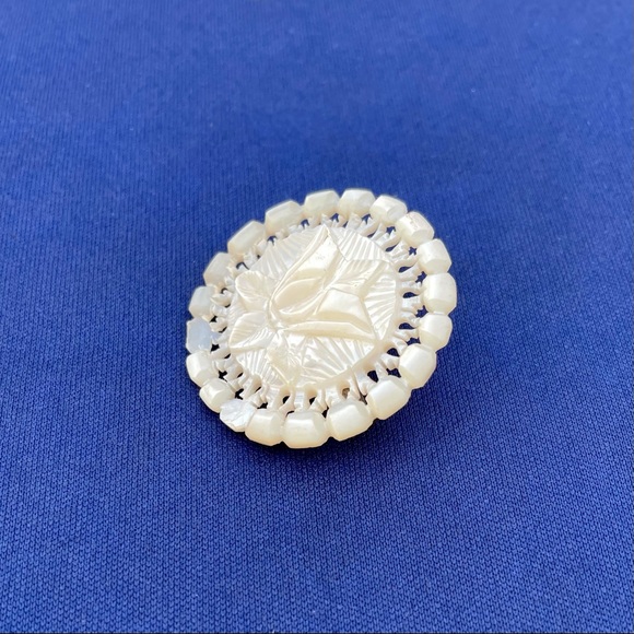 Antique Carved Floral Mother of Pearl Brooch - Picture 2 of 6